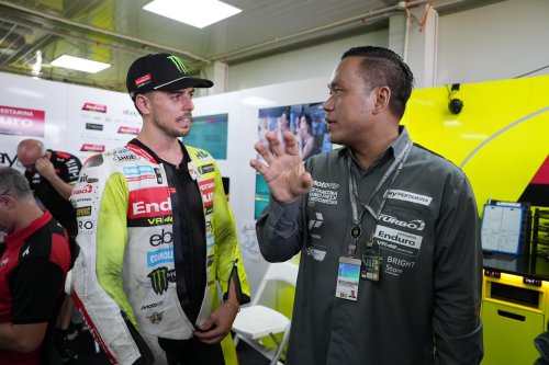 Dirut Pertamina Tinjau Paddock Tim Milik Valentino Rossi di MotoGP Indonesia 2025