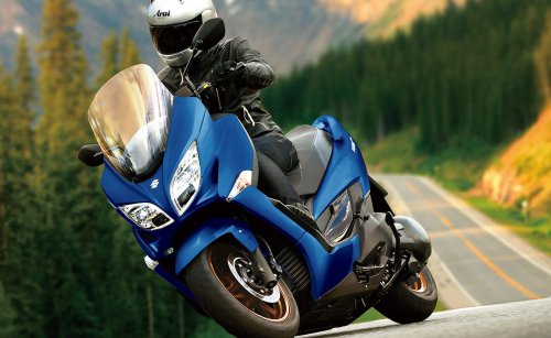 Suzuki , Skutik 400 Cc Baru Suzuki Punya Tampilan Sporty, Segini Konsumsi Bensinnya