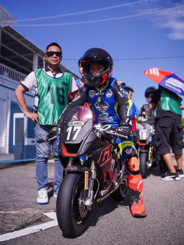 Marquez, Mengintip Serunya FIM MiniGP Indonesia 2025, Pembalap Cilik Tirukan Elbow Down Ala Marquez