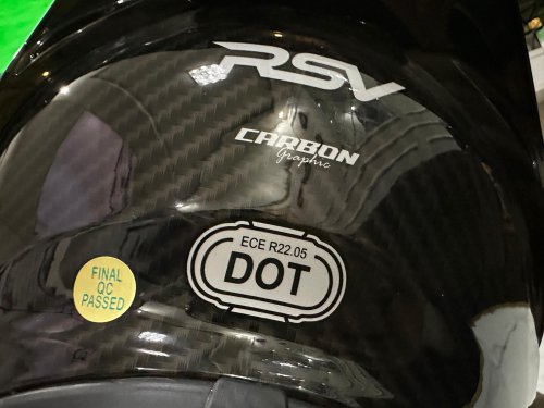 Helm Di Bawah Rp 1 Jutaan, RSV Hadirkan FFS21 Motif Carbon Edisi Terbatas