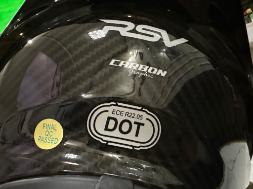 Helm Di Bawah Rp 1 Jutaan, RSV Hadirkan FFS21 Motif Carbon Edisi Terbatas