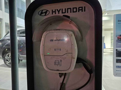 Ini Risiko Jika Terlalu Sering Ngecas Mobil Listrik Hingga 100 Persen