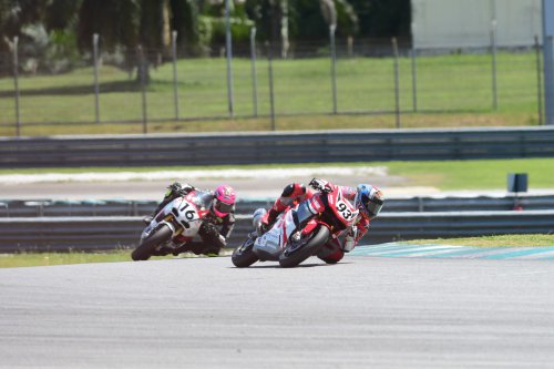 Bendera Indonesia Berkibar di Sepang Malaysia, Tiga Pembalap AHRT Naik Podium