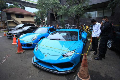 Dimiskinkan Negara, Lamborghini, Porsche dan BMW 840i Mantan Sultan Bandung Dilelang