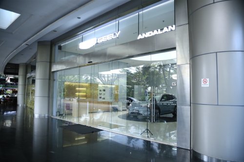 Sapa Orang Berduit Kemang, Andalan Motors Buka Showroom Perdana Geely di Lippo Mall Kemang