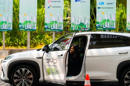 BYD, Mobil Listrik BYD, BYD Seal, BYD Denza D9, BYD Fasilitasi 15 Unit Mobil Listrik di IISF 2025, Denza D9, BYD Sealion 7 dan BYD Seal Diterjunkan