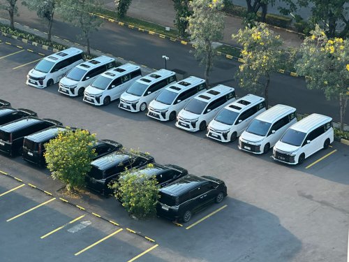 Belasan Toyota Voxy Konvoi ke Cirebon, Perayaan Sewindu Komunitas Voxy Club Indonesia