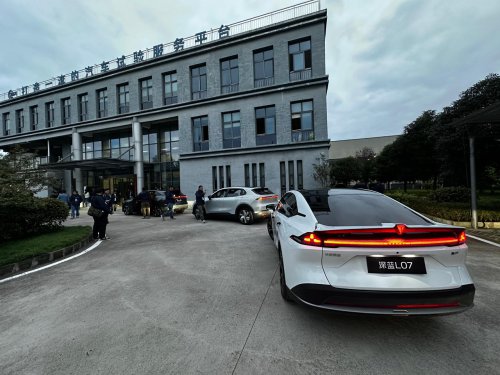 Diajak Ngebut Pakai Changan Deepal S07, Bisa Lari Sekencang Ini