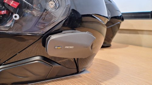 Intercom Helm Terbaru Pakai Teknologi Hybrid Mesh, Ini Kelebihannya