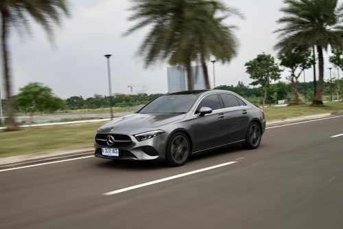 Sensasi Berkendara Mercedes-Benz A200, Si Kecil Gesit Dan Lincah