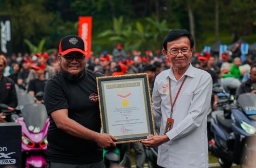 Polytron, Ratusan Motor Listrik Ngecas Bareng di Kiara Payung, Polytron Electric Vehicle Riders Pecahkan Rekor MURI
