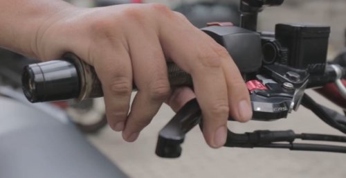Hindari Menahan Gas Motor Matic Ketika Macet, Bikin Komponen Ini Cepat Aus