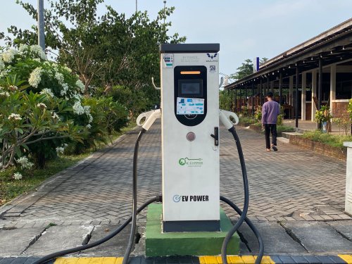 Lengkap Banget! Ini Charger Mobil Listrik di Rest Area KM 379 A