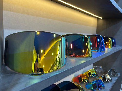 GMA Hadirkan Visor dan Spoiler Untuk Helm Arai, Ada Photochromic Iridium!