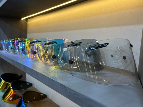 GMA Hadirkan Visor dan Spoiler Untuk Helm Arai, Ada Photochromic Iridium!