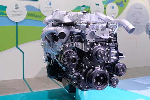 Terobosan Isuzu di JMS 2025, Mesin Multi Bahan Bakar Siap Ubah Dunia Niaga
