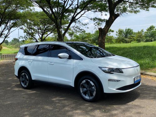 Head Unit Aletra L8 Agak Unik, Android Auto Diutamakan Wireless