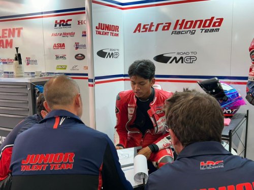 Start Dari Baris Kedua, Veda Ega Optimis Podium di JuniorGP Catalunya