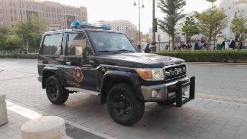 Umrah Tak Hanya Ibadah, Jamaah Adira Terkesima  Mobil Ikonik di Madinah
