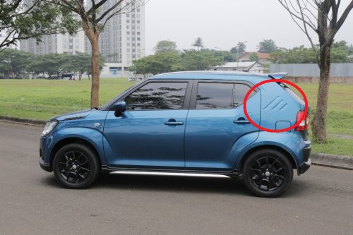 Bukan Logo Sepatu, Ini Arti Filosofis Aksen Tiga Garis di Pilar Belakang Suzuki Ignis