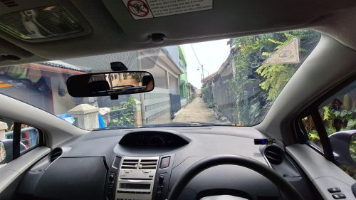 Masuk Jalan Kecil Tanpa Panik, Ini Cara Mudah Mengukur Bodi Mobil
