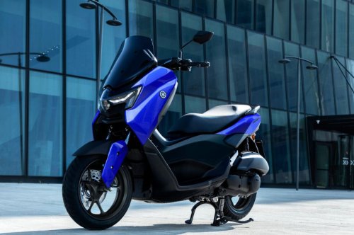 Yamaha, Warnanya Bernuansa Racing, Inilah Versi Baru Yamaha NMAX yang Iritnya Tembus 49 Km/Liter