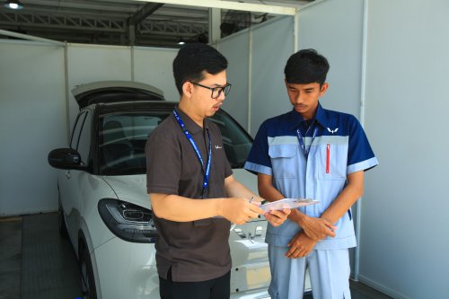 Dari ICE Sampai EV, Wuling Uji Ketangkasan Kru Aftersales di Cikarang