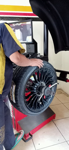 Biar Nyaman Antar Anak dan Buat Kerja, Ini Jadwal Spooring dan Balancing Ban Mobil