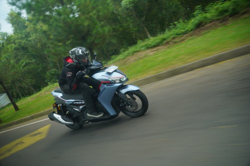 QJMotor Raih Dua Penghargaan di GridOto Award 2025