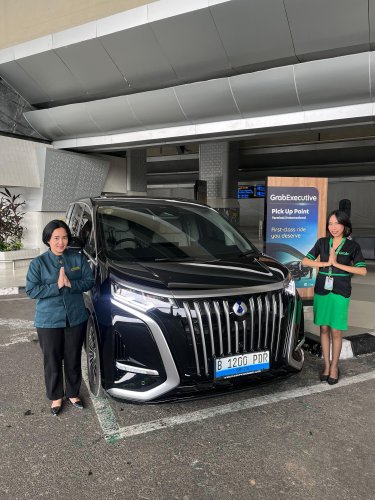 Denza D9 Jadi Armada Grab, Taksi Alphard Bakal Minder Nih di Parkiran
