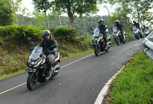 Honda, Turing New Honda ADV160 RoadSync, Beneran Cocok Buat Jalan Jauh!