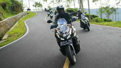 Honda, Turing New Honda ADV160 RoadSync, Beneran Cocok Buat Jalan Jauh!