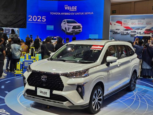 Toyota, Baru Tahu, Ternyata di Sini Toyota Taruh Baterai Veloz Hybrid