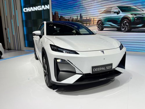 Jadi Senjata Pertama di Pasar Indonesia, Changan Umumkan Harga Deepal SO7 dan Lumin