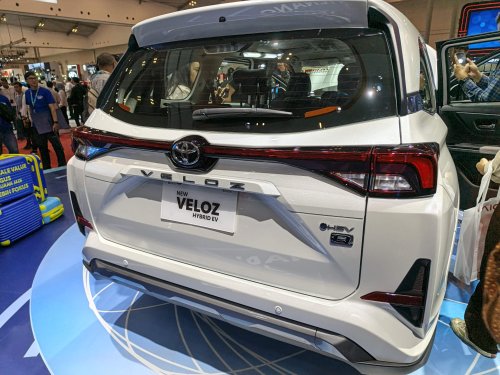 Toyota, Berita Foto: Toyota Veloz Hybrid yang Hadir di GJAW 2025
