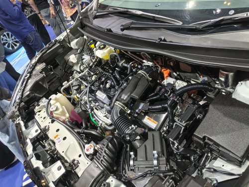 Berita Foto: Toyota Veloz Hybrid yang Hadir di GJAW 2025
