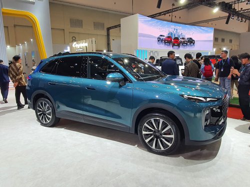 Perempuan Pasti Suka, Fitur Ini Bikin Parkir Lepas L8 Lebih Mudah