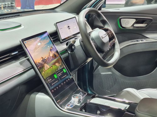 Perempuan Pasti Suka, Fitur Ini Bikin Parkir Lepas L8 Lebih Mudah