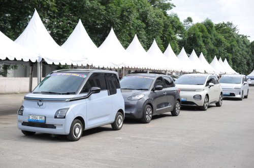 Wuling, Banjir Promo, Wuling Beri DP Rp 8 Juta & Hadiah iPhone 17 Pro Max di GJAW 2025