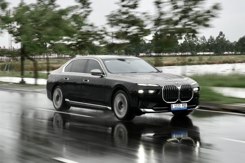 BMW, BMW i7, Tenaga Besar Topang Bobot 2,5 Ton, BMW i7 Bisa Lari Sekencang Ini
