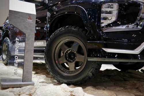 Gandeng Alpine, Mitsubishi Pajero Sport Tampil Ciamik Di GJAW 2025