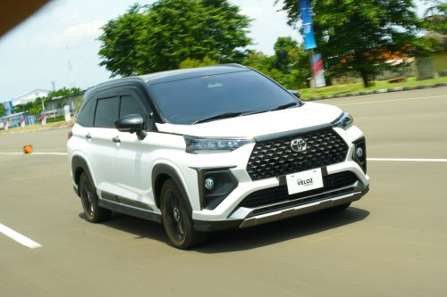 Duduk di Baris Ketiga Toyota Veloz Hybrid Tetap Nyaman, Ini Alasannya