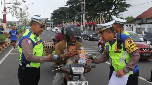 Warga Kabupaten Ini Bahagia Ada Razia Operasi Zebra 2025, Sampai Rumah Bawa Oleh-oleh