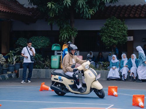 Yamaha | Yamaha Sayang Anak Muda, Berkelana Edukasi Safety Riding Pelajar SMA di Berbagai Kota
