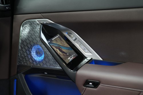 BMW, Cerdasnya BMW Dalam Penggunaan Fitur Canggih Pada Pintu i7 xDrive 60