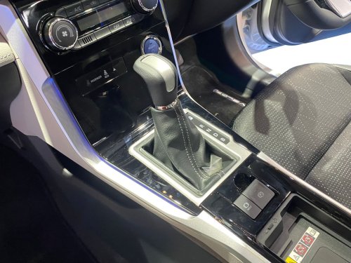Toyota, Maksimalkan Efisiensi Toyota Veloz Hybrid, Geser Tuas Ke Mode B