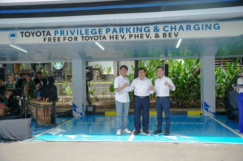Toyota, Toyota Resmikan Privilege Parking dan Charging Pertama di Bandung