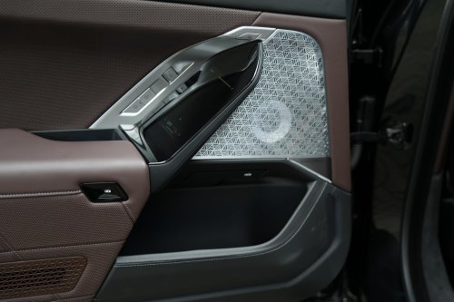 BMW | BMW i7 | Demi Kualitas Audio Terbaik, BMW i7 Gunakan Speaker Sebanyak Ini