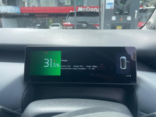 Enaknya Ngecas AION UT, Sambil Sarapan Baterai Bisa Penuh Lagi