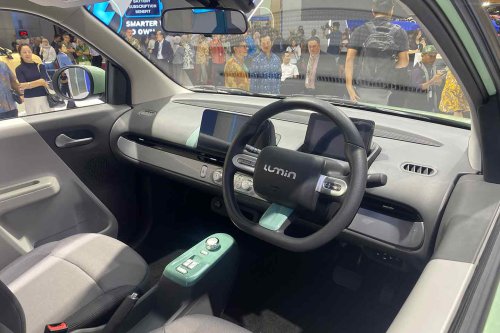 Murah Lengkap, Kita Intip Fitur Kabin Mobil Listrik Changan Lumin
